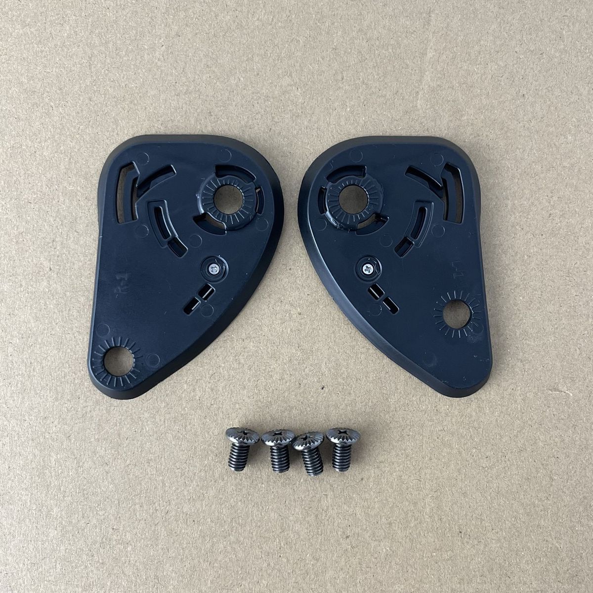 Kask Vizörü Taban Plakası Pivo - Motorcycle Gear Kit incelemesi ve fiyatı